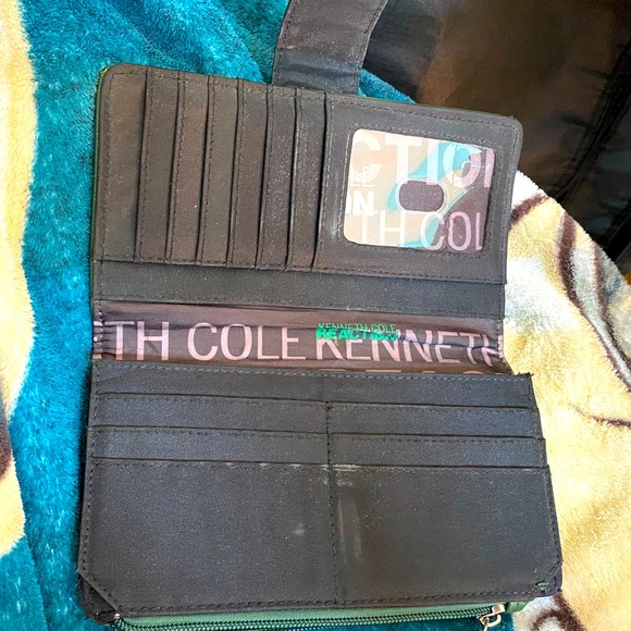 Kenneth Cole Reaction Wallet. - Picture 4 of 12